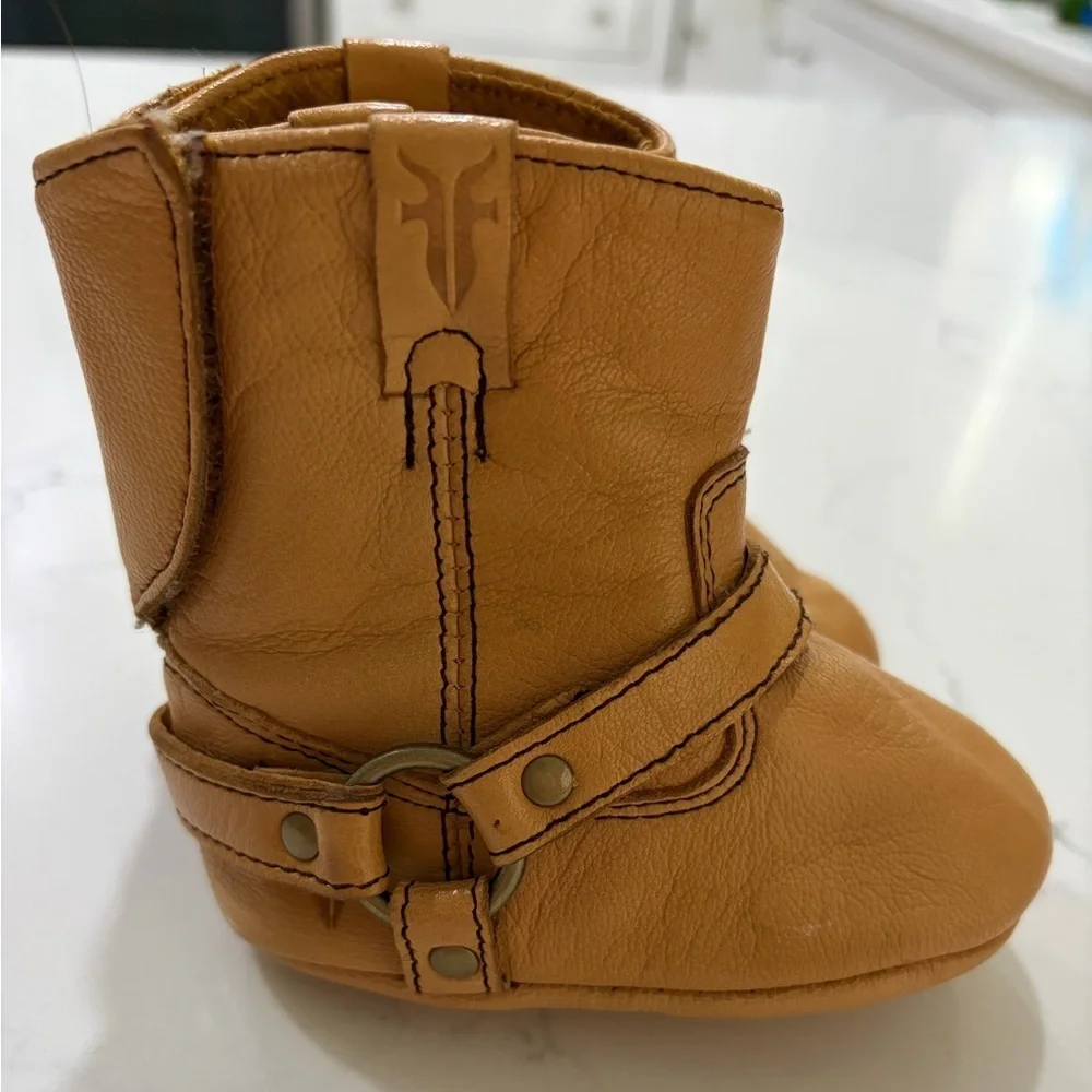 NWOT Frye Leather Crib Shoes Infant Size 3 Months Tan Harness Booties size 1M